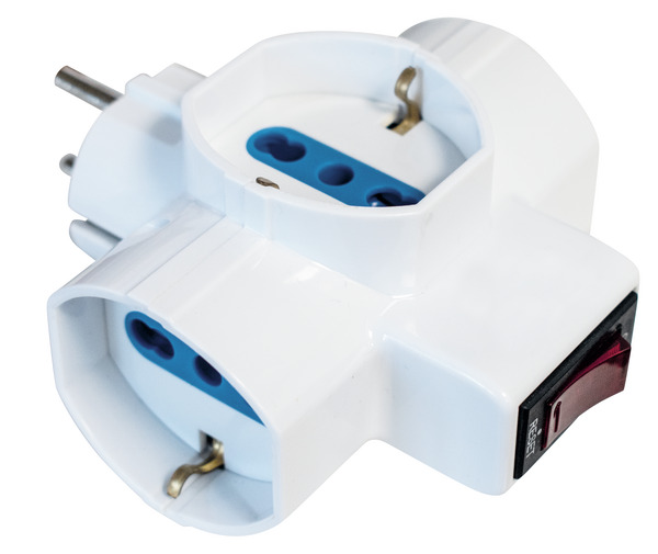 TRIPLA CON SPINA SCHUKO 16A, 3 PR.SCHUKO/BIPASSO, CON PROTEZIONE E INTERRUTTORE, 3500W